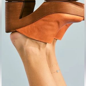 Free People Suki Platform Clogs in Peachy Tan. Size US 6 / EU 36. Worn once.